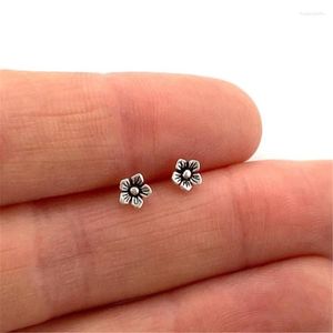 Studörhängen Tiny Daisy - Small Flower Posts Minimal For Women Girl Bridesmaid Plant Jewelry Everyday Earring