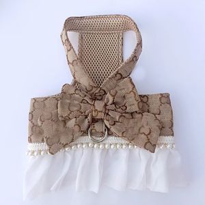 Designer Dog Harness with Bow Knot No Pull Pet Classic Letter Mönster Harness med D-ring Mjuk mesh Dog Dress Escape Proof Princess Valp Harness för små hundkatter