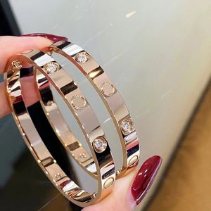 Armband för kvinnor Charm Armband Bangle Designer smycken Skruvmejsel Diamond Ladies Ornament Passale Armband