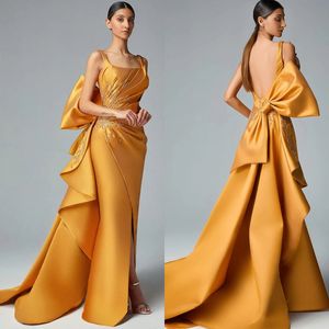 Elegante goldene Satin-Meerjungfrau-Abendkleider, Spitzenfalten, arabische rückenfreie Ballkleider, formelles Partykleid mit großer Schleife