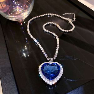 Exaggerated Design of Ocean Heart Palace Style, Fashionable Temperament, Diamond Inlaid Love Pendant, Necklace, Personality