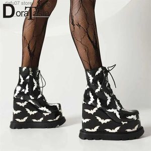 Stivali Brand New Ladies Goth Platform Stivaletti Fashion Print Bat Zeppe colorate Tacchi alti Stivali da donna Party Street Scarpe da donna T231106