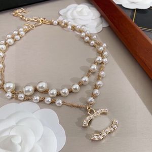 Exquisite Luxury Necklace Designer Women Pearl Necklaces Ladies Designers Jewelry Letter Pendant c Gold Chains Wedding Gift Channel Ax48e