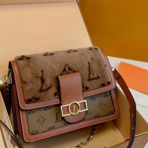 borsa firmata Borsa a tracolla di alta qualità Borsa a tracolla Moda Borse di lusso Restrizione invernale Borsa a tracolla Borsa a tracolla Borsa classica con patta Borsa da donna Lana d'agnello Peluche