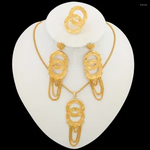 Naszyjnik Zestaw Zestaw Wykwintną złotą biżuterię dla kobiet Dangle i wisiorek z Pierścień Bride 2024 Trend Jewelrry