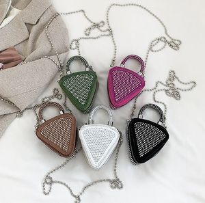 Mini çocuk çanta söğüt çivi çivili mini üçgen çantalar ebeveyn-çocuk zinciri küçük crossbody çanta ağız kırmızı zarf