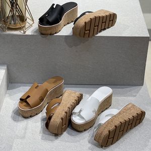 Couro genuíno outwear versátil chinelos de salto alto feminino saltos cunha cor sólida sandálias plataforma à prova dwaterproof água sola grossa sapatos estilo romano