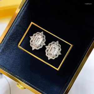 Orecchini a bottone con diamante simulato taglio smeraldo in argento 925 intarsiato con temperamento ad alto tenore di carbonio alla moda di lusso leggero