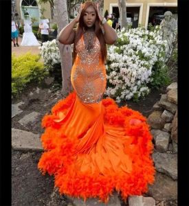 Orange Velvet Prom Kleider für schwarzes Mädchen Meerjungfrau Abendkleid Luxusfedern Berühmtheit für Geburtstagsfeier formelle Kleider