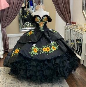 黒い刺繍ボールガウンQuinceanera Ruffles Crystals Beads Sweet 16 Dresses Vestidos