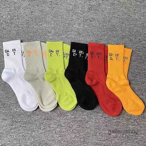 Meias de algodão de várias cores masculinas e femininas Classic Galleres Letra de meias respiráveis ​​meias esportivas de basquete de futebol misto