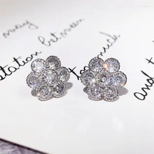 Studörhängen Huitan Delikat Flower Crystal Cubic Zirconia Ear Piercing Daily Wear Dance Party Chic Women Accessories Trendy Jewelry