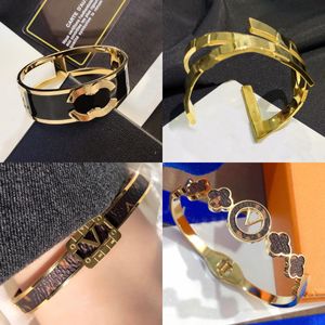 Designer Bracelets Bangle Cuff Wide Luxury Brand Women Men Wrist jewelry 18k Gold Plated Patterned Faux Leather Chain Letter Stainless steel Non Fading Gift