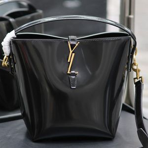 Kvinnors hinkväska High Fashion Glossy Paint Underarm Bags Quality Real Leather Calfskin With Portable Pendder Luxury Handväskor