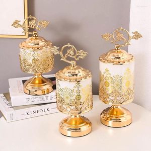 Förvaringsflaskor Gilded Glass Candy Jar with Lock Fine OpenWork smycken Box Room Table Top Fruit Dried Metal Art Vase Home Decor