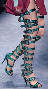 Scarpe eleganti Stivali alti al ginocchio estivi da donna sexy Stivali da motociclista con punta aperta e fibbia Sandali da gladiatore da donna