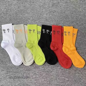 Çok renkli pamuklu çoraplar erkek ve kadın klasik galeriler eşleşen mektup nefes alabilen çoraplar karışık futbol basketbol sporları çoraplar6qmi