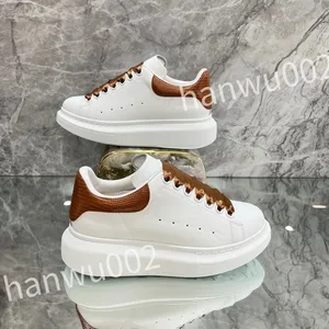 2023 NOWA TOP HOT LADY Flat Casual Buty Women Travel Skórzowe koronkowe trampki Cowhide Fashion Woman White Shoe Men Saakers