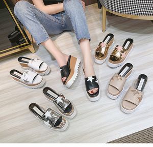 Kadınlar lüks moda slip-on sandalet cowhide deri gümüş yıldız kadın sandalet platformu bayan ayakkabıları 7cm kama tasarımcısı şerit kama platformu ayakkabıları 33-41