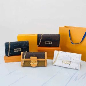 Lyxdesigner LVVS -väskor handväskor axel crossbody väska på kvinnor 2024 Ny mode textur läderkedja underarmsäck messenger väskor kuvert väska fabriksförsäljning