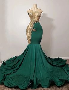 Emerald Green Mermaid Luxury African Prom Dress for Black Girl Gold Applique Diamond Crystal Gillter kjol Evening Formal Gown