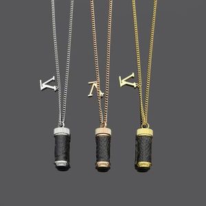 Parmärke V Fashion Iron Parfume Bottle Lvities Pendant Jewelry Bullet Gold Designer Halsband för kvinnor och män