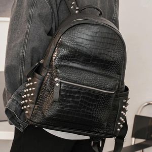 Mochila 2023 Remache Marca Moda Hombres Bolsa de escuela de cuero Impermeable Viaje Casual Libro Portátil Masculino