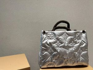MT Neue Daunenjacke Handtasche Männer und Frauen im gleichen Stil Silber Einkaufstasche Stickerei Brieftasche große Kapazität Kissen Kreuzkörper