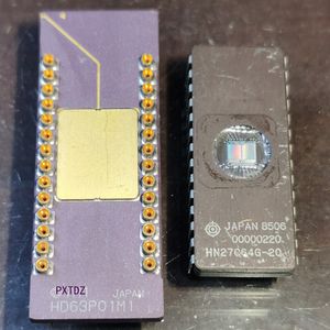 Microcontrolador HD63P01M1, circuitos de componentes eletrônicos de 8 bits, EPROM, ICS de pacote de cerâmica em linha dupla 40 pinos, microprocessador de ouro. Coleção de CPU vintage usada