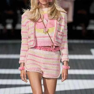 kanał Cclies Womens Swaters Runway 2023 Kamizelka swetra i szorty Zestaw kobiet w paski w paski z długim rękawem High Street Pink Traf Suit Autumn Winter Nowy w ubraniach YQ2 CC