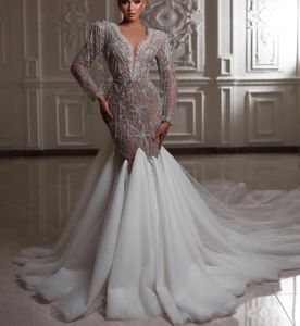 Abiti da sposa a sirena sexy Maniche lunghe Scollo a V Appliques Paillettes Increspature con perline Diamanti Strascico in pizzo Lunghezza al pavimento Abiti da sposa Abiti da sposa su misura