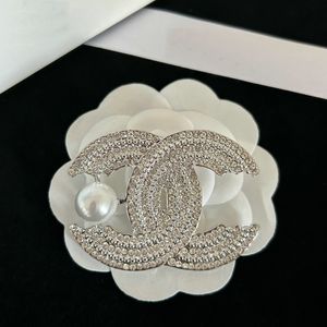 C-Letter Brand Designer Jewelry Brosches Full Diamond Brooch Pins Marry Wedding Party Presenttillbehör