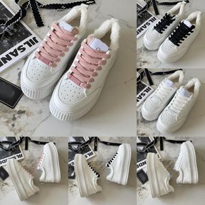 Designer Womens Fashion Shoes Platform Sneaker Women Trainers Sportskor utomhus Walking Fashion Bästa varumärke Sportsneakers 36-39