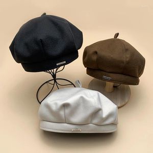 Berets Moda Clássicos Versátil Metal Pequena Etiqueta Letra Beret Coreano Algodão Mulheres Abóbora Chapéus Lazer Inglês Francês Retro