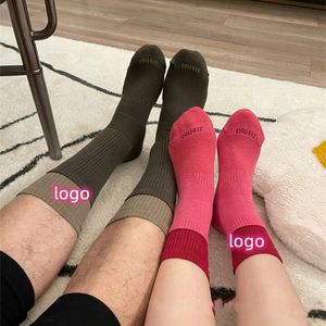 Мужские носки дизайнерские цветные женские носки Дышащие и впитывающие пот парные носки NK принт Средняя длина