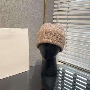 berretto di design lettera ricamata cappello ventilato Lusso ventilato Cappello lavorato a maglia ricamo fascino Caldo multicolor Tendenza classica autunno inverno Eleganza versatile