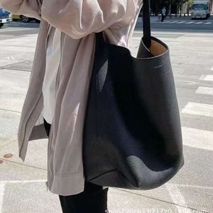 A bolsa de couro de linha de couro genuíno grande com capacidade para caçar saco de ombro grande bolsa de bolsa de couro de couro litchi bolsa casual de comutador casual