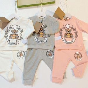 1-3 Jahre Baby Hoodies Sets Kinderkleidung Sweatshirts Kleine Kleinkind Kleidung Set Designer Jungen Mädchen Warme Blau Rosa Grau Outfits Trainingsanzug O4cT #