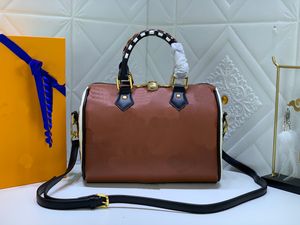 Boho-Chic-gestickte Handtasche – erdiges Braun mit floralen Akzenten, geflochtenes Griffdetail, abnehmbarer schwarzer Riemen für vielseitiges Styling, modisches Accessoire 45840