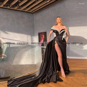 Party Dresses Yipeisha Asymmetric Mermaid Black Prom With Rhinestones Red Satin Side Slit Evening Gown Long Train Formal 2023