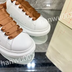 Top Hot Lady Flat Casual Buty Women Travel Skórzowe koronkowe trampki Cowhide Fashion Woman White Shoe Men Saakers