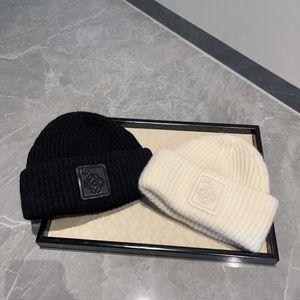 berretto firmato Cappello ricamato in tinta unita Lusso ventilato Cappello lavorato a maglia ricamo con fascino Caldo multicolore Tendenza classica autunno inverno Eleganza versatile