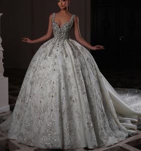 Luxury Ball Gown Wedding Dresses V Neck Sleeveless Straps Sequins Applices Pärlade golvlängd Ruffles 3D spetsdiamanter brudklänningar plus storlek Vestido de Novia