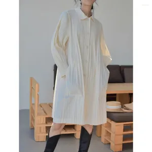 Trench da donna Autunno Miyake Plissettato Cappotto bianco di media lunghezza Bavero Camicia monopetto con tasche Giacca semplice casual