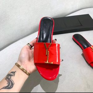 Lüksler metalik slayt sandalet tasarımcısı kadın terlik ayakkabıları slayt yaz moda geniş düz flip flopları kutu boyutu 37-42