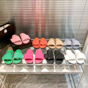 Summer Slippers Style Ringer Slipper Muffin Thick-Bottomed Bread Slippers Womens en linje med avslappnad höjdhöjande sandaler utanför slitagstorlek 35-43