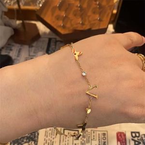 Pulcelas de designer feminino Moda Love Bracelet Jóias de joias de luxo letra letra encantos da cadeia de diamantes Pingente de bloqueio de prata Bated Rose Gold