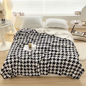 Decken Verdickte Decke Milch Samt Büro Nickerchen Klimaanlage Sofabezug Winter Coral Fleece Warm Flanell Hahnentritt Decke Matratze