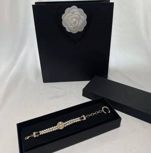 Designer Women Charm Bracelets Fashion Classic a doppia lettera a pendente gioiello Bracciale di lusso di alta qualità Lady 925 Silver Pearl Bracelets Accessori per gioielli