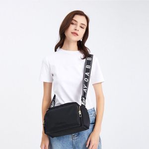 Summer Classic Shoulder Outdoor Bag Simple and Fashionable Street Trend mångsidig Bimba Y Lola 008 Kvinnor Crossbody Bag